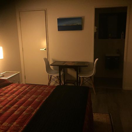 Accommodation In Frimley Хейстингс Экстерьер фото